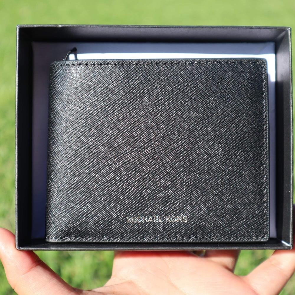 Different interior Men's MK Warren Bifold Wallet